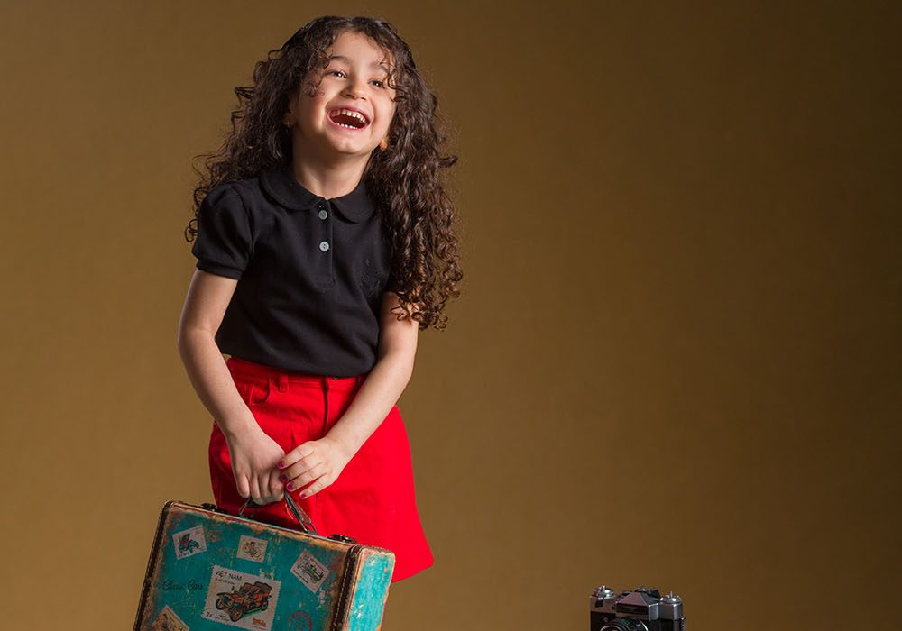 عکس کودک با دکور پاییزی